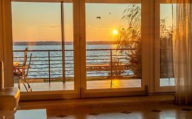 RoApart Riva Lake Studiouri si Apartamente 2-3 camere cu vedere lac -parcare privata